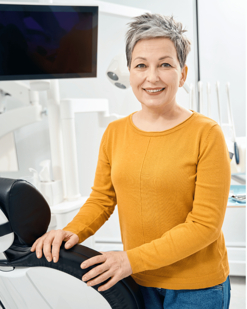 señora sonriente con tu tratamiento